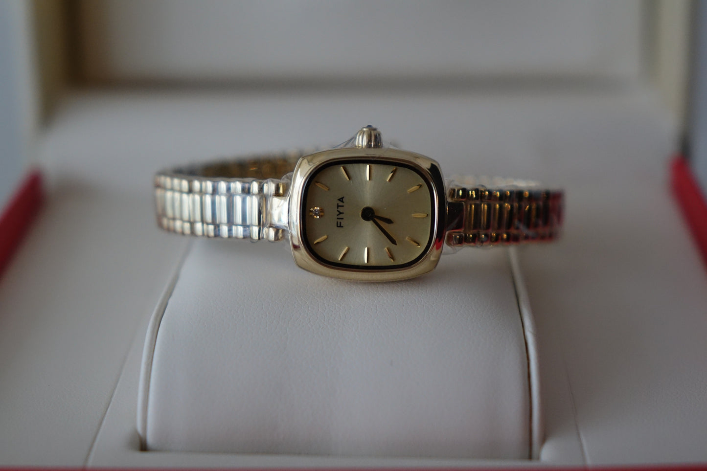 FIYTA Gold Watch with Diamond Dial